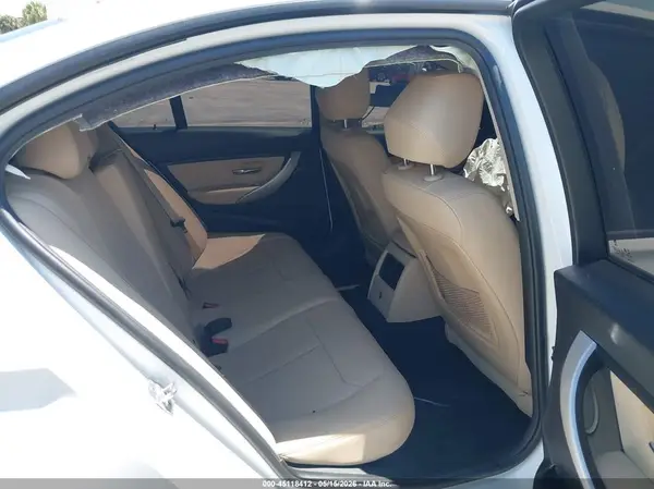 WBA8A9C58JAD27902 2018 BMW 3ER - Image 8