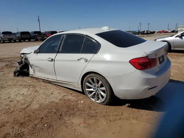 WBA8A9C58JAD27981 2018 BMW 3ER - Image 2