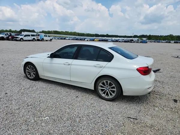 WBA8A9C58JAH11971 2018 BMW 3ER - Image 2