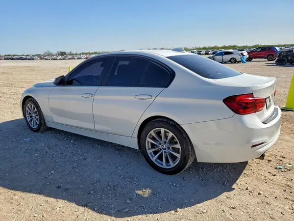 WBA8A9C58JAH13218 2018 BMW 3ER - Image 2