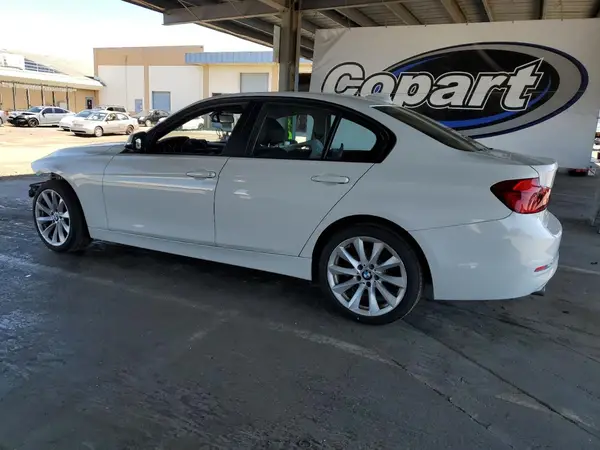 WBA8A9C58JAH13798 2018 BMW 3ER - Image 2