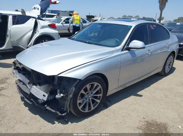 WBA8A9C59JAD27679 2018 BMW 3ER - Image 2