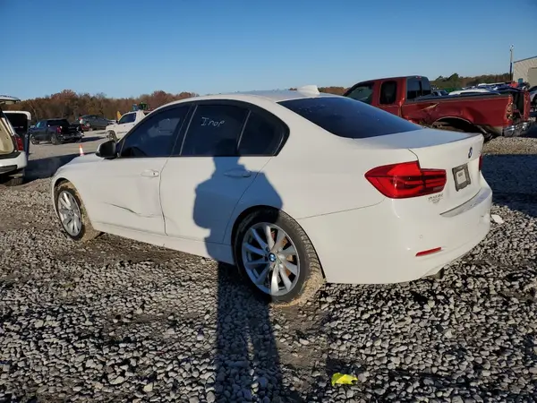 WBA8A9C59JAH12076 2018 BMW 3ER - Image 2