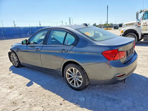 WBA8A9C59JAH13387 2018 BMW 3ER - Image 2