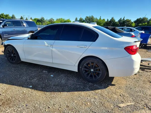 WBA8A9C59JAH13664 2018 BMW 3ER - Image 2