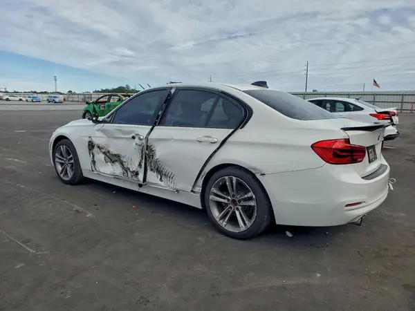 WBA8A9C59JAH14037 2018 BMW 3ER - Image 2