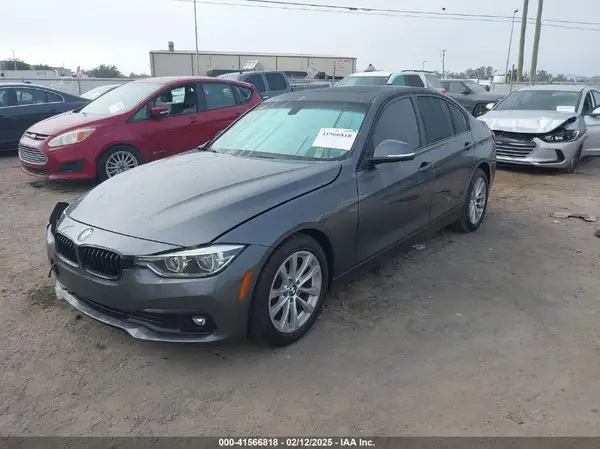 WBA8A9C59JAH14264 2018 BMW 3ER - Image 2