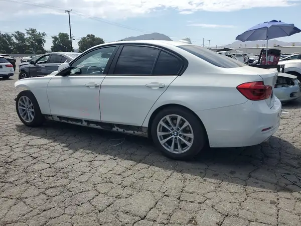 WBA8A9C59JK623129 2018 BMW 3ER - Image 2