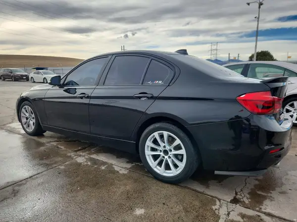 WBA8A9C5XGK617994 2016 BMW 3ER - Image 2