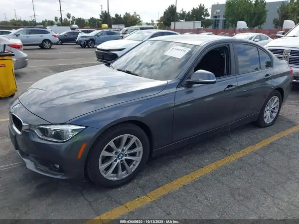 WBA8A9C5XJAH12653 2018 BMW 3ER - Image 2