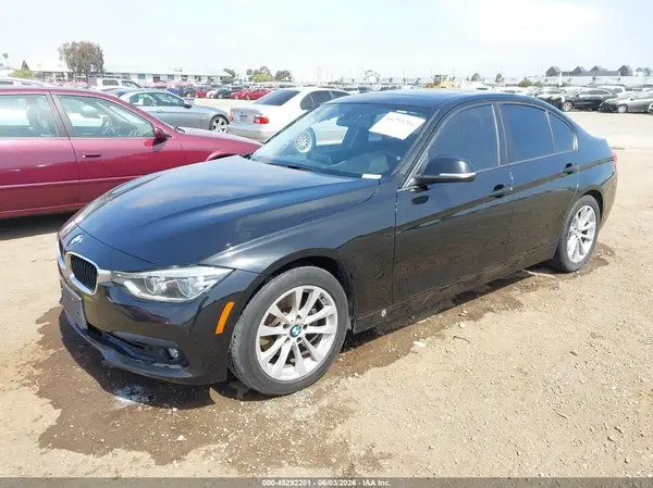 WBA8A9C5XJAH12667 2018 BMW 3ER - Image 2