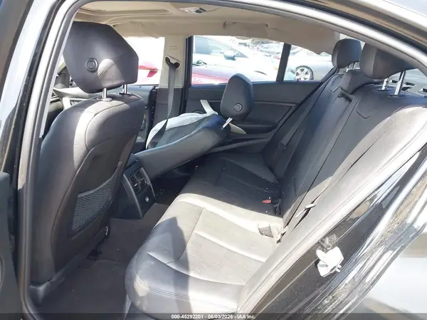 WBA8A9C5XJAH12667 2018 BMW 3ER - Image 8