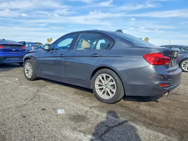 WBA8A9C5XJAH12832 2018 BMW 3ER - Image 2