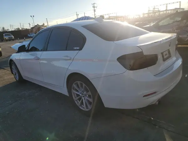 WBA8A9C5XJAH13091 2018 BMW 3ER - Image 2
