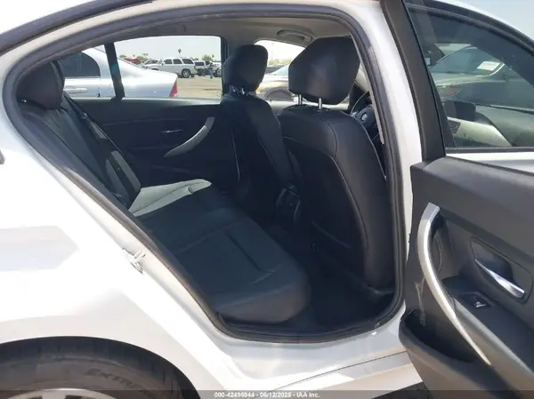 WBA8A9C5XJAH13477 2018 BMW 3ER - Image 8
