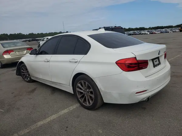 WBA8A9C5XJAH14340 2018 BMW 3ER - Image 2
