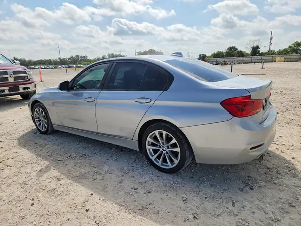 WBA8A9C5XJAH14547 2018 BMW 3ER - Image 2
