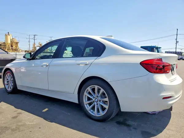 WBA8A9C5XJAH14709 2018 BMW 3ER - Image 2