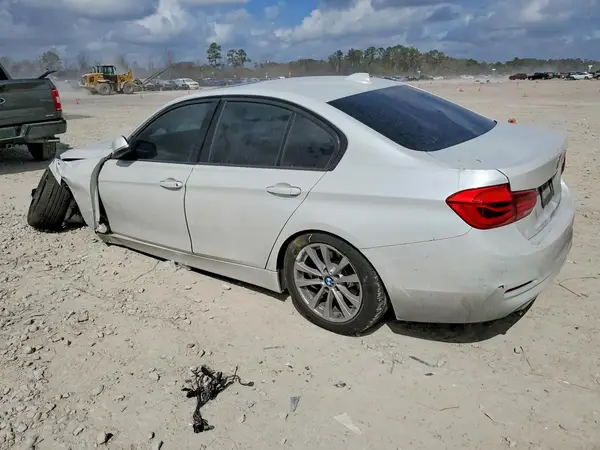 WBA8A9C5XJAH14967 2018 BMW 3ER - Image 2
