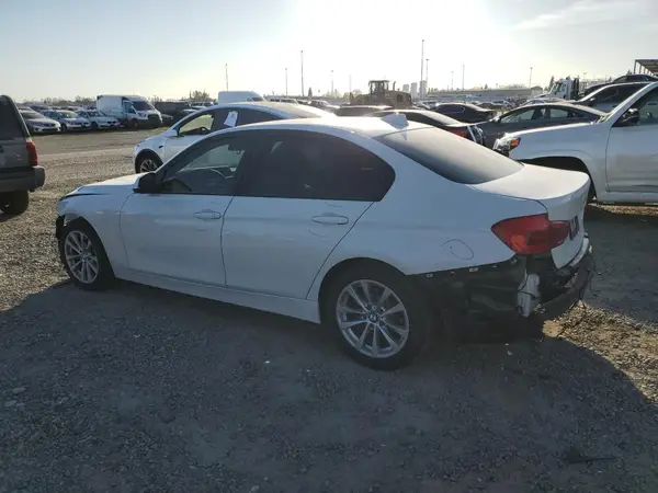 WBA8A9C5XJK623110 2018 BMW 3ER - Image 2