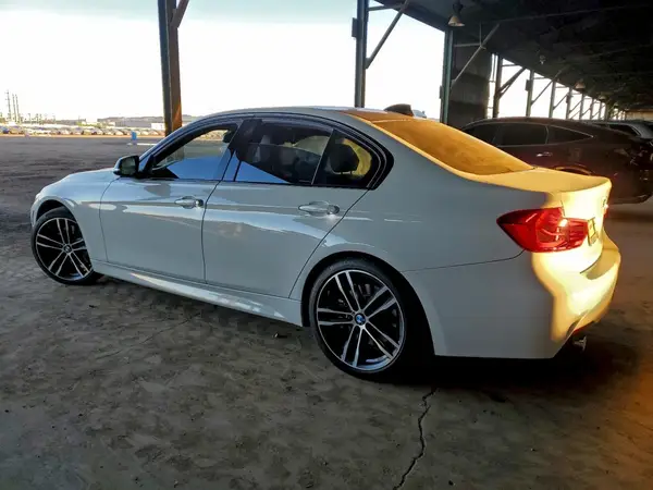 WBA8B3C52JK384789 2018 BMW 3ER - Image 2