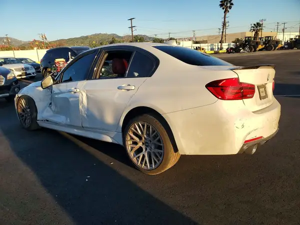 WBA8B3C55JK384852 2018 BMW 3ER - Image 2