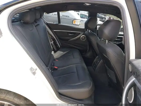 WBA8B3C56JK384777 2018 BMW 3ER - Image 8
