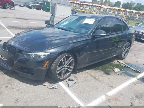 WBA8B3C5XJK843308 2018 BMW 3ER - Image 2