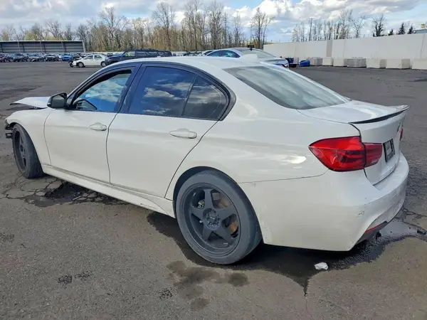WBA8B3G37HNU35964 2017 BMW 3ER - Image 2