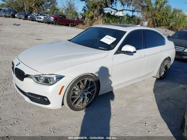 WBA8B3G37HNU36385 2017 BMW 3ER - Image 2