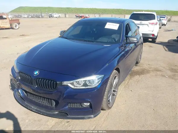 WBA8B3G52JNV00758 2018 BMW 3ER - Image 2
