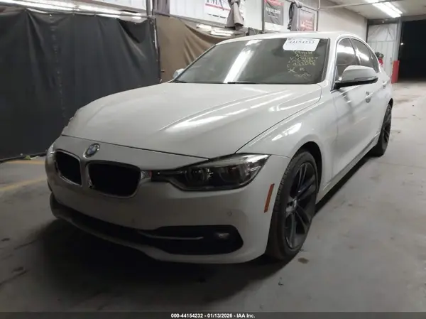 WBA8B3G54HNU34997 2017 BMW 3ER - Image 2