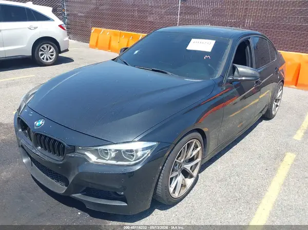 WBA8B3G54JNV01099 2018 BMW 3ER - Image 2