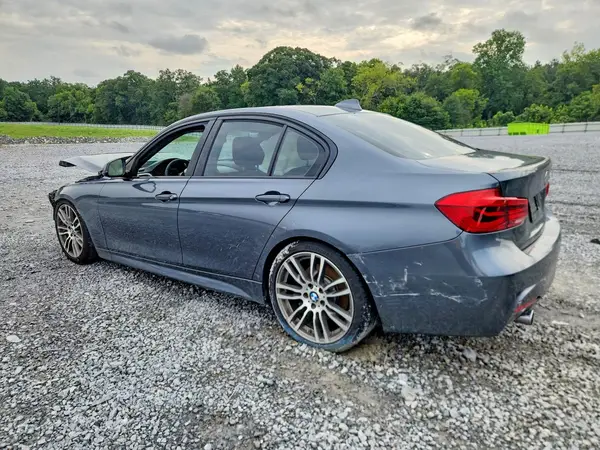 WBA8B3G55JNU36716 2018 BMW 3ER - Image 2