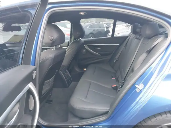 WBA8B3G55JNV01404 2018 BMW 3ER - Image 8