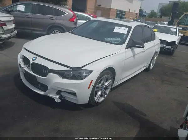 WBA8B3G56JNV00939 2018 BMW 3ER - Image 2
