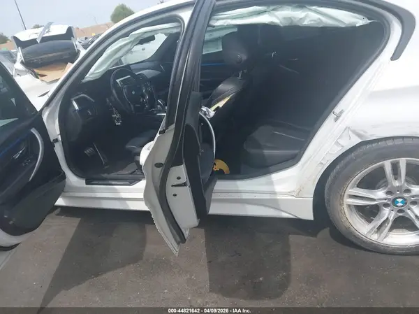 WBA8B3G56JNV00939 2018 BMW 3ER - Image 8