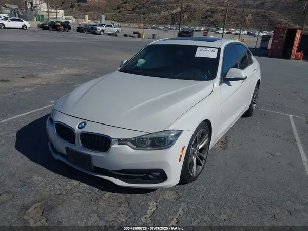 WBA8B3G56JNV01430 2018 BMW 3ER - Image 2