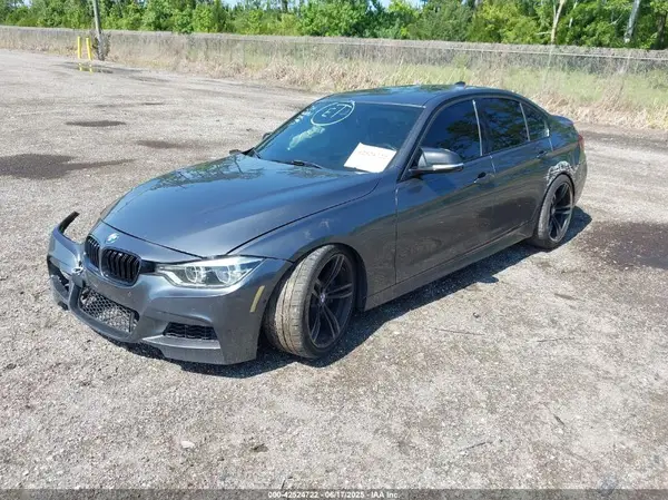 WBA8B3G57JNU36801 2018 BMW 3ER - Image 2