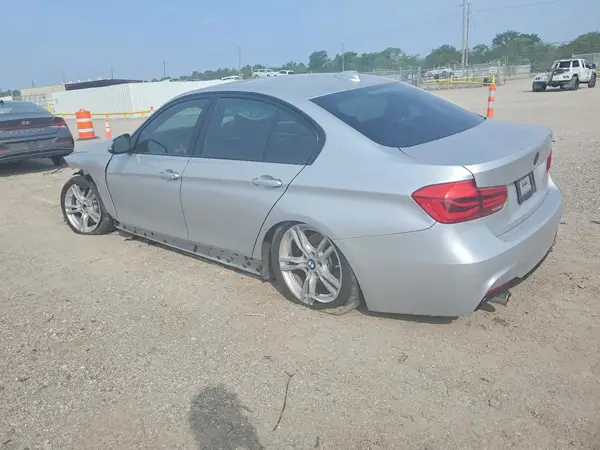 WBA8B3G58JNV01347 2018 BMW 3ER - Image 2