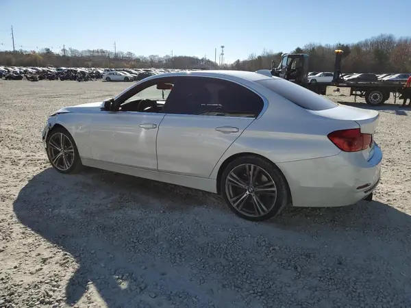 WBA8B3G59JNV00823 2018 BMW 3ER - Image 2