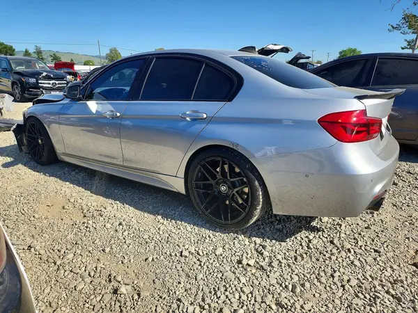 WBA8B3G59JNV00935 2018 BMW 3ER - Image 2