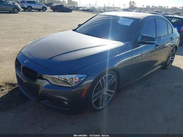 WBA8B3G59JNV01048 2018 BMW 3ER - Image 2