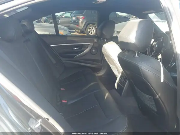 WBA8B3G59JNV01048 2018 BMW 3ER - Image 8