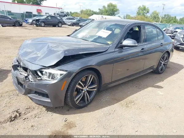 WBA8B7C32HA245753 2017 BMW 3ER - Image 2