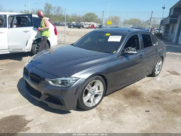 WBA8B7C50JA586303 2018 BMW 3ER - Image 2