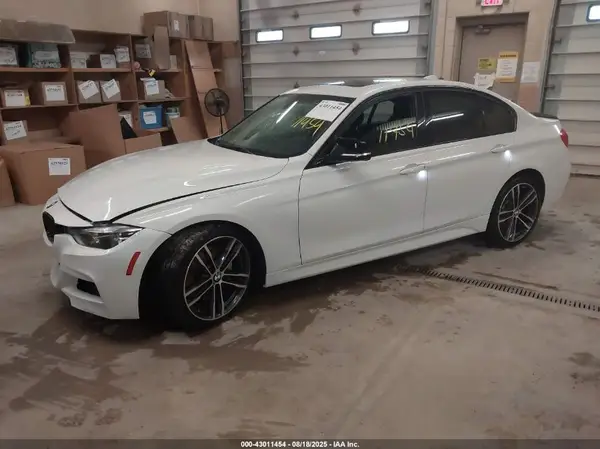 WBA8B7C51JA576833 2018 BMW 3ER - Image 2