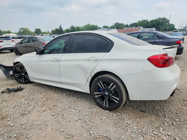 WBA8B7C52JA585587 2018 BMW 3ER - Image 2