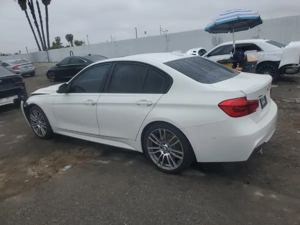 WBA8B7C52JA585766 2018 BMW 3ER - Image 2