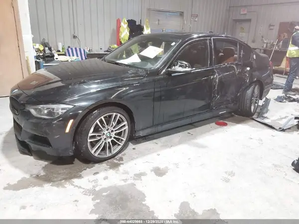 WBA8B7C53JA576560 2018 BMW 3ER - Image 2